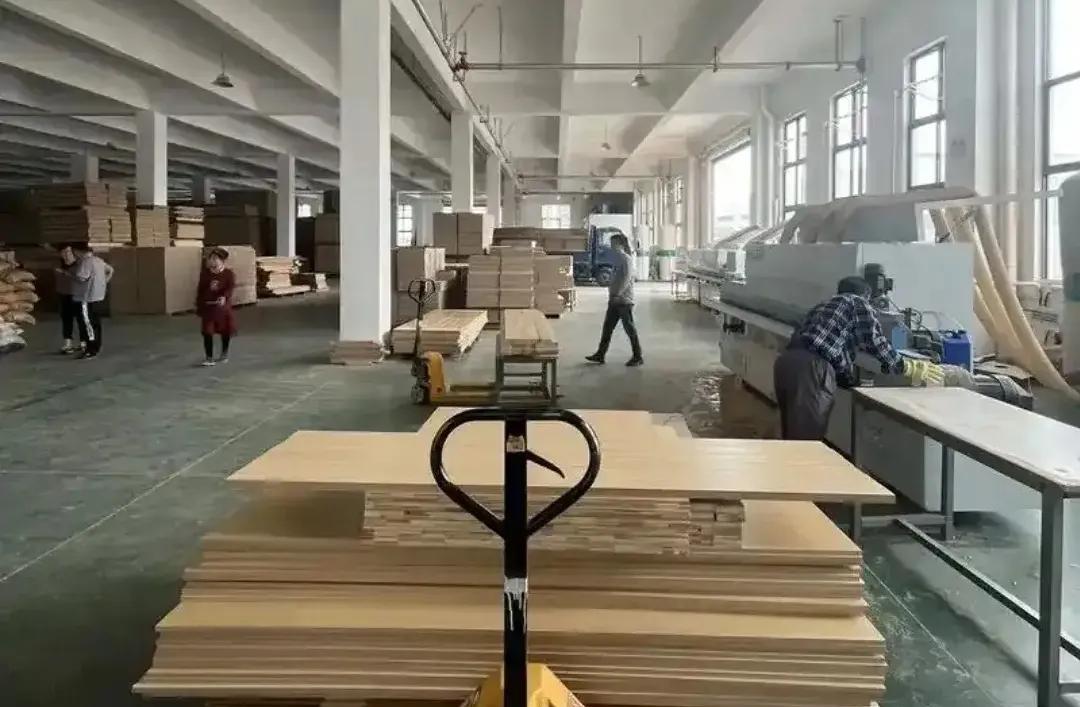 真人真事！现在想想，依然想笑。
上家公司，大概20年的时候，部门有一个项目经理，