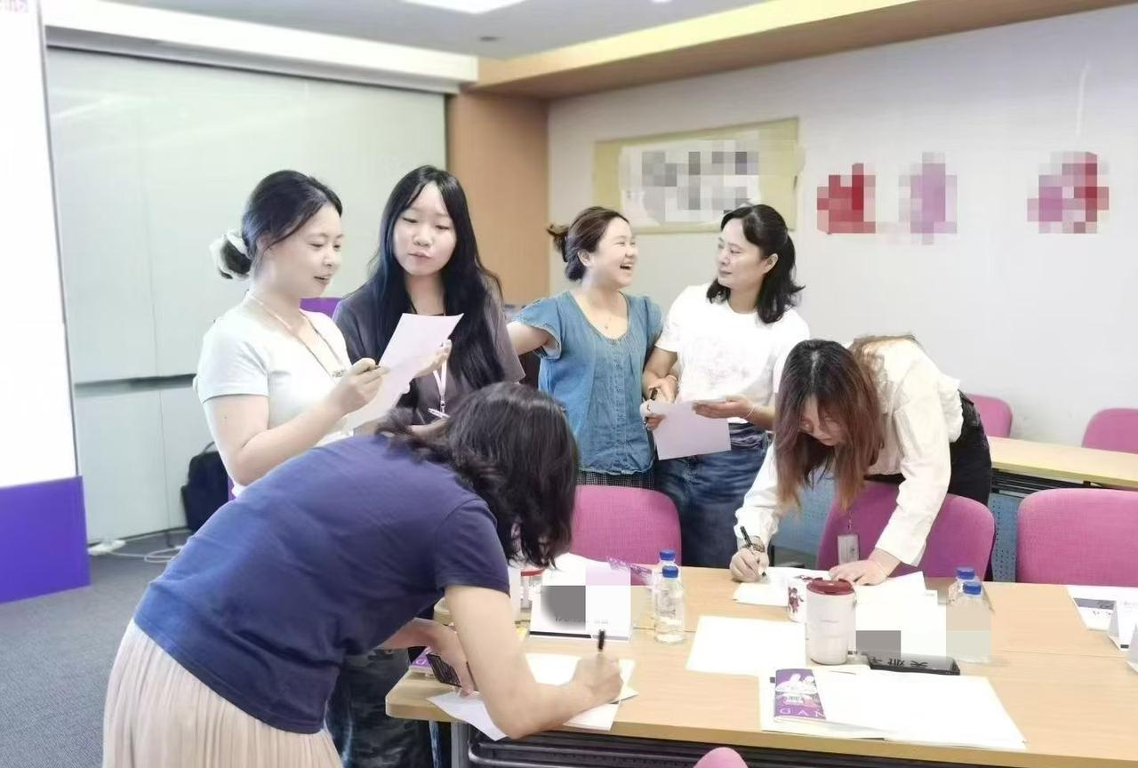 这里是不是有事？总经理居然要面一个小采购专员？按照公司的授权，运营副总具有他分管