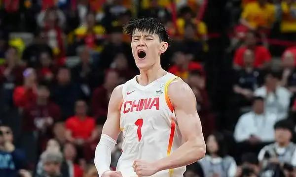 曾凡博心里苦啊！
自己养好伤刚去篮网，结果篮网就跟利德尔签下了一份双向合同，目前