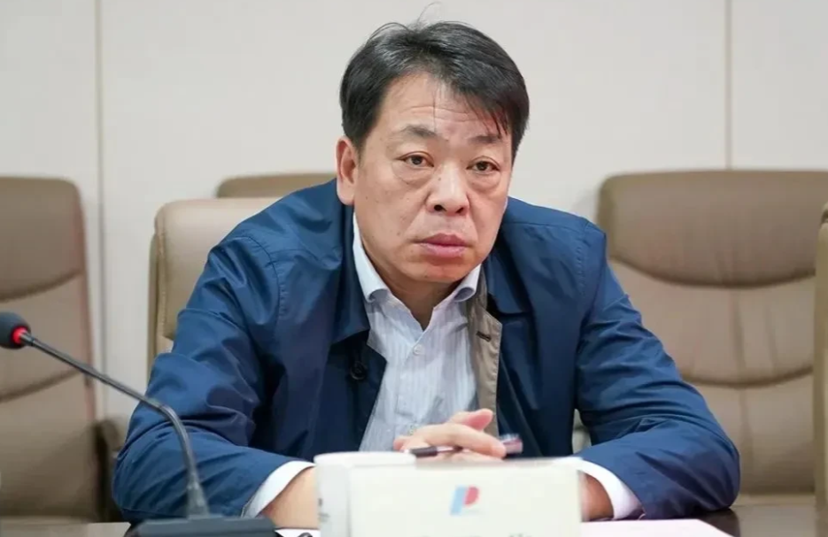 汉奸面相的这人是怎么当上县委书记的？终于憋不住主动交代问题了
      媒体报