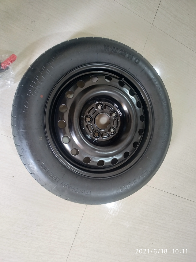 比亚迪宋plusdmi之备胎篇
自己买了个备胎，直接放后备箱。个人见解，备胎这种