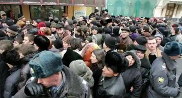 打铁还需自身硬
尽管马克龙声称自己将“全力支持”贝鲁寻求在国民议会举行政府信任投