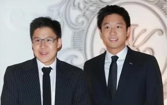 霍启刚三兄弟的长相，霍启刚是三兄弟中唯一继承爸妈长相的，第一眼看像他老爸，再一看