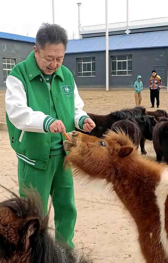 年龄不是问题，关键是心态和保养！#请保持年轻心态# #余生保养好身体# #中年不