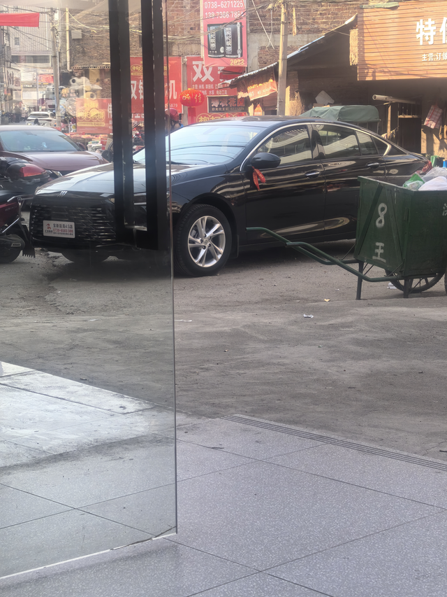 新款的难道看着不帅一点吗？
便宜，空间大，家用动力也足1.5t够用，外观也看着大