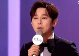 何老师结巴名场面必须反复刷！被那英一句话拿捏，可爱到让人忍不住循环播放。 ​​​