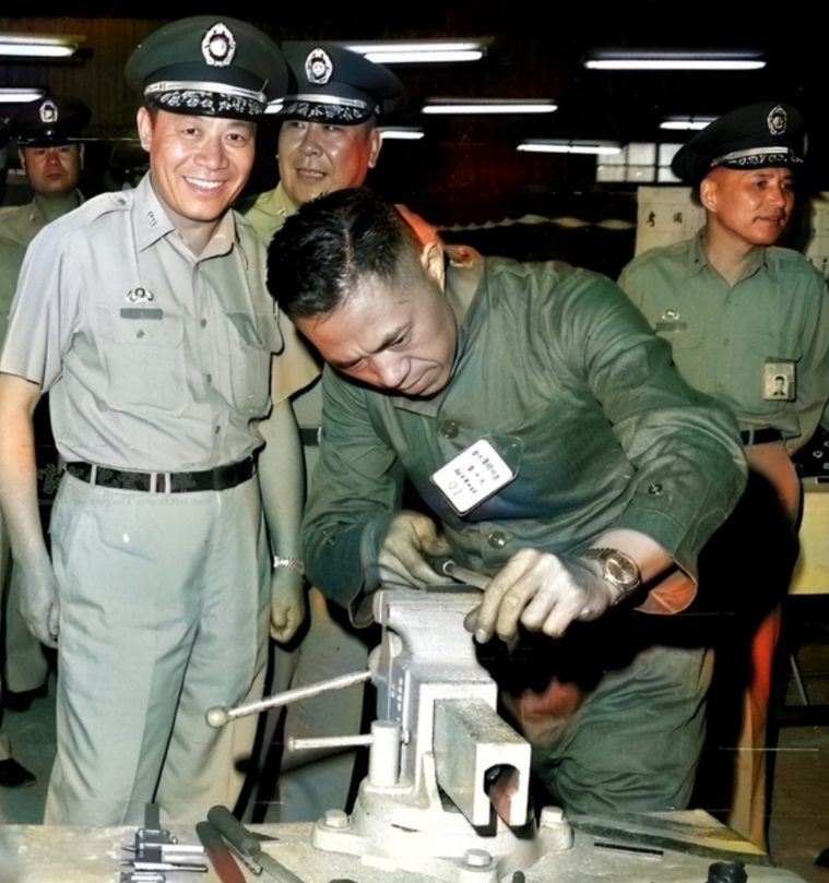 这名国军的高级将领曾被解放军俘虏，却又从监狱中逃跑了。此人正是四九年被俘虏时的国