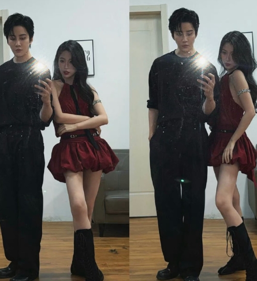 Mike更新了和虞书欣的对镜拍，虞书欣腿好长，真漂亮！ ​​​
