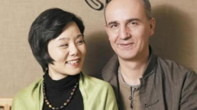 离婚8月后，龚琳娜隐居云南租房种菜，晒儿子庆生照引发关注