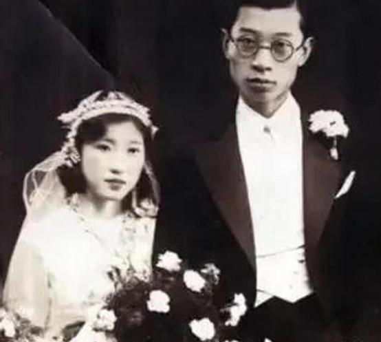 1966年，朱梅馥为傅雷准备好温水，等他服下剧毒药物后，她又帮傅雷摆正仪容，然后