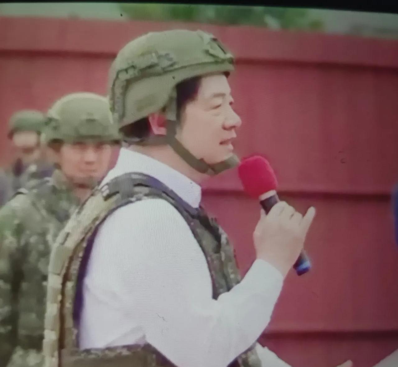这两天，赖清德先生简直忙得鞋里长草，先是装模做样到“汉光41演习”指挥部，伸着纤