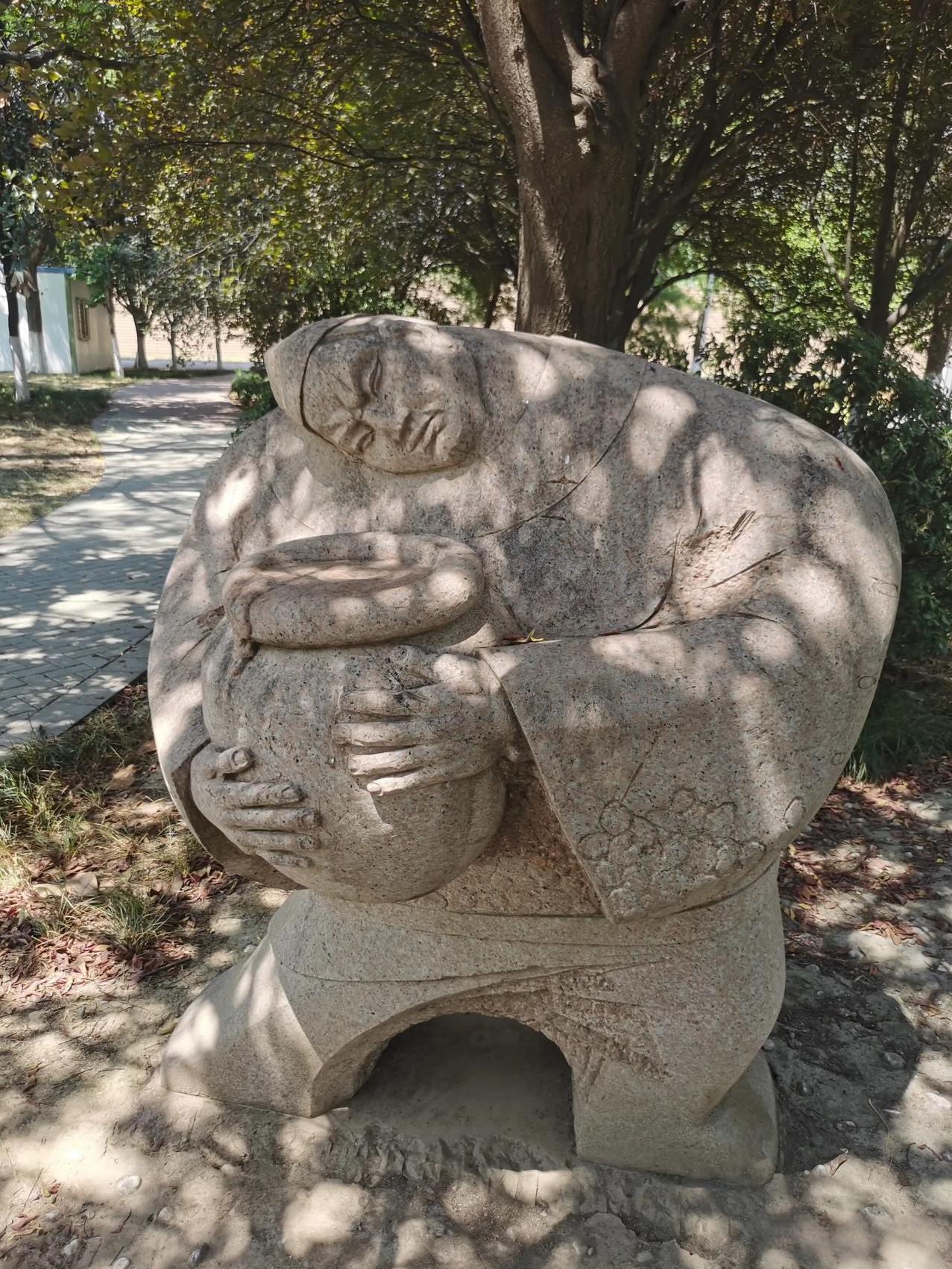 西安这两天的温度达到惊人的43度，地表温度接近60度，号称华夏第一热，火焰山也不