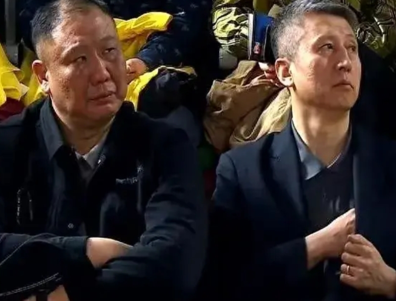 亦难怪郭士强、王晗目无表情，集训队员又伤一个！
男篮主教练郭士强及教练组成员王晗