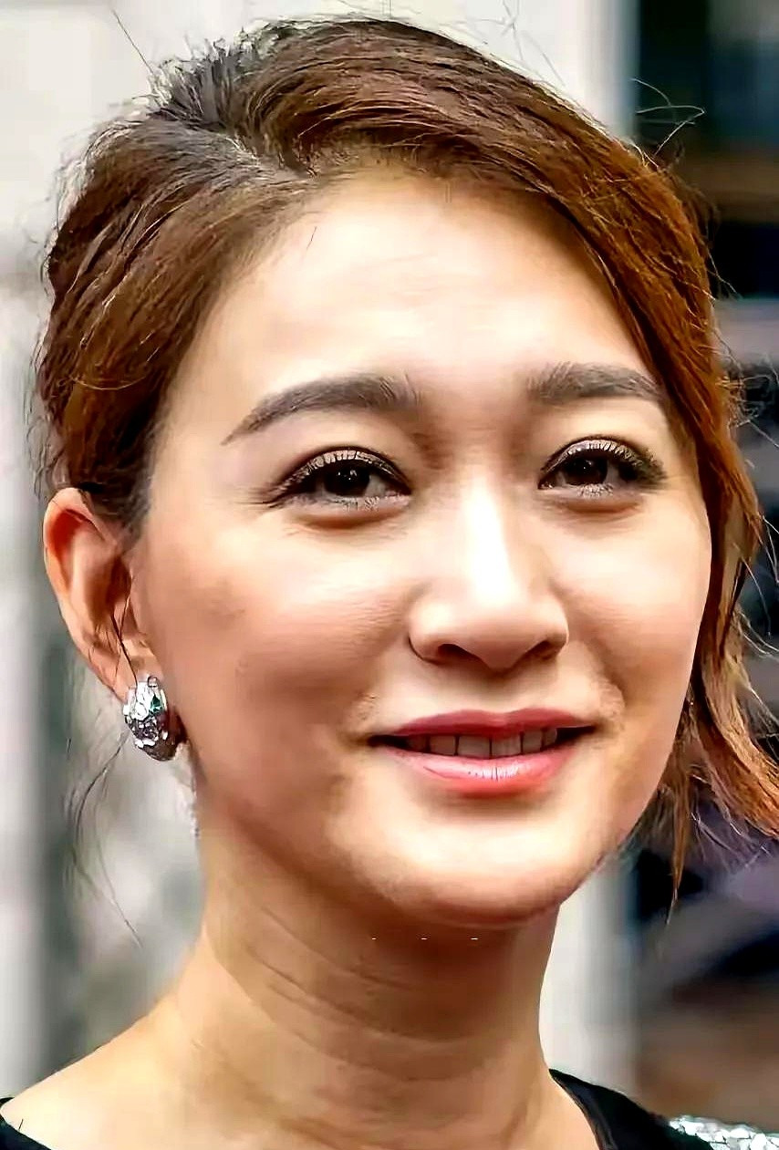 李小冉的黑料和真性情











娱乐圈真是个是非之地！女明星李小冉一