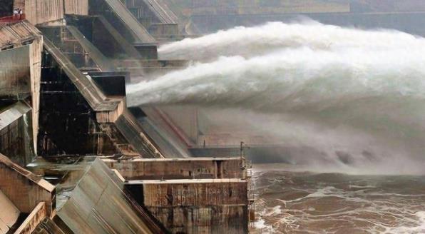 印度发动水攻，大水灌向巴基斯坦，巴方紧急撤离居民
巴基斯坦媒体25日称，印度通过