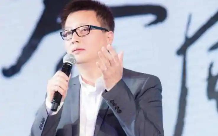 看到马姓导演的照片，确实挺温文儒雅，又是名导，要解决生理需求，有大把的人可供选择