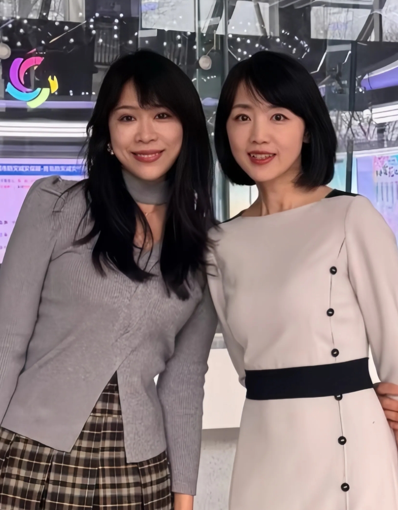 52岁的杨丹，中央台天气预报主持人，距今已经工作了30年。昨天有网友在北京气象局