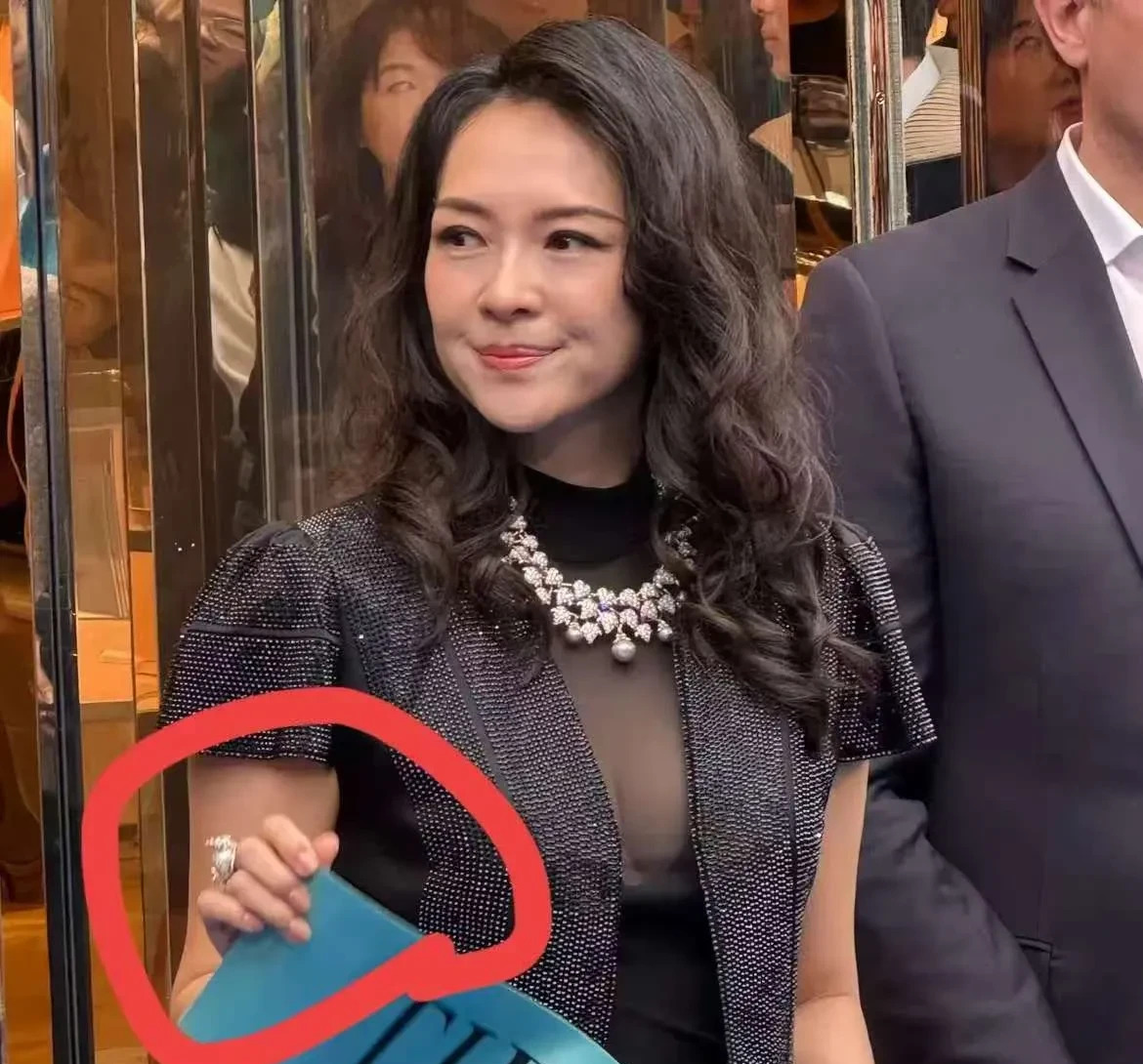 章子怡近照显疲态











天哪！不敢相信这是我们认识的国际章！照片