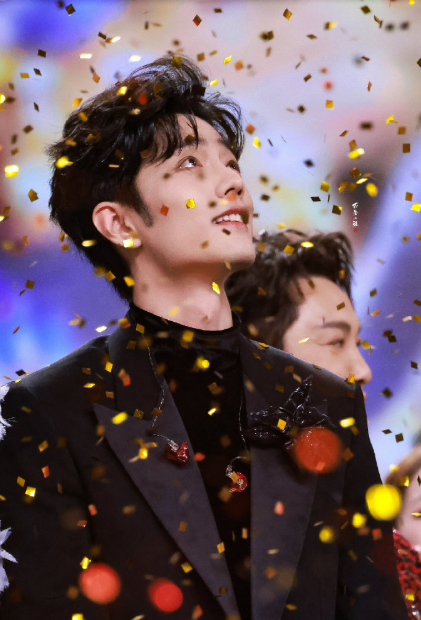 肖战你就应该是永远的舞台中心！