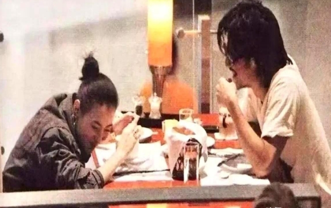 娱乐圈的恩怨情仇总像部超长待机的连续剧，当年锋芝离婚的真相被工作人员扒出新细节，