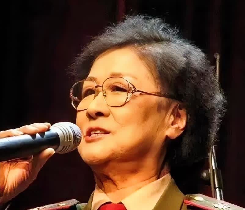 享受政府补贴的十五位女歌唱家，看看还有谁
一、宋祖英
二、郭兰英
三、谭晶