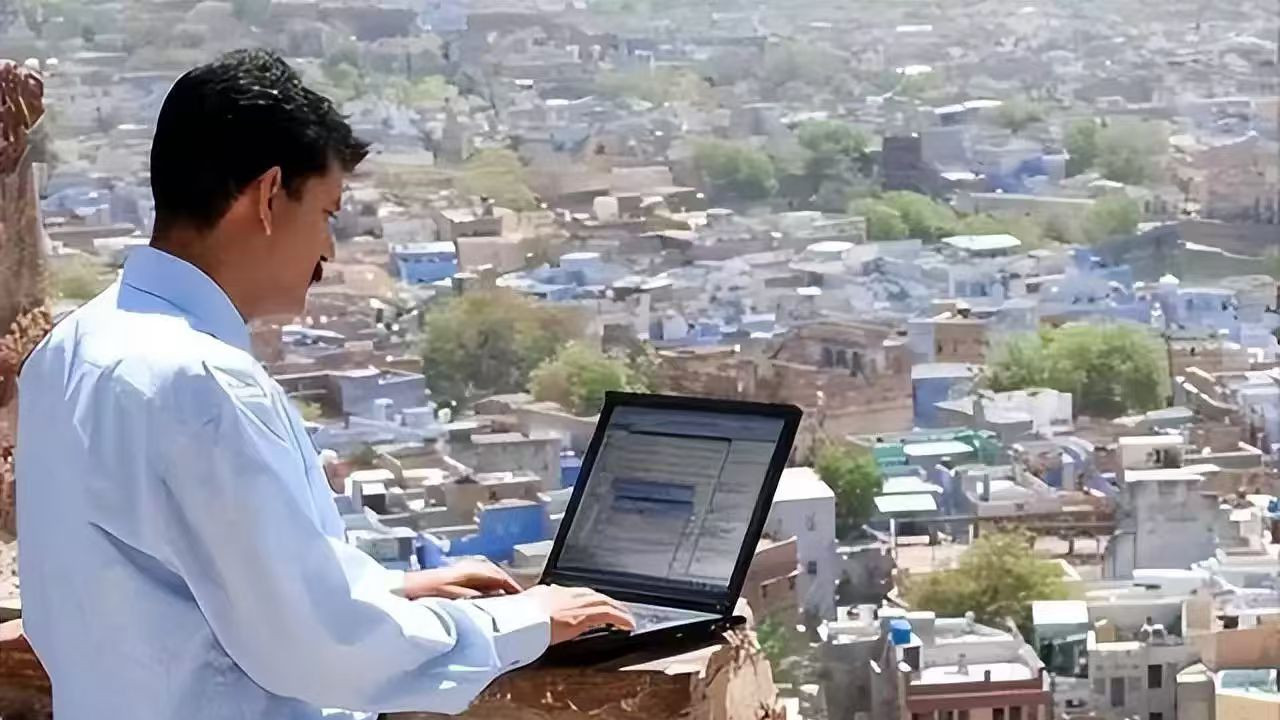 别再神话印度了，它连中国十年前的影子都追不上