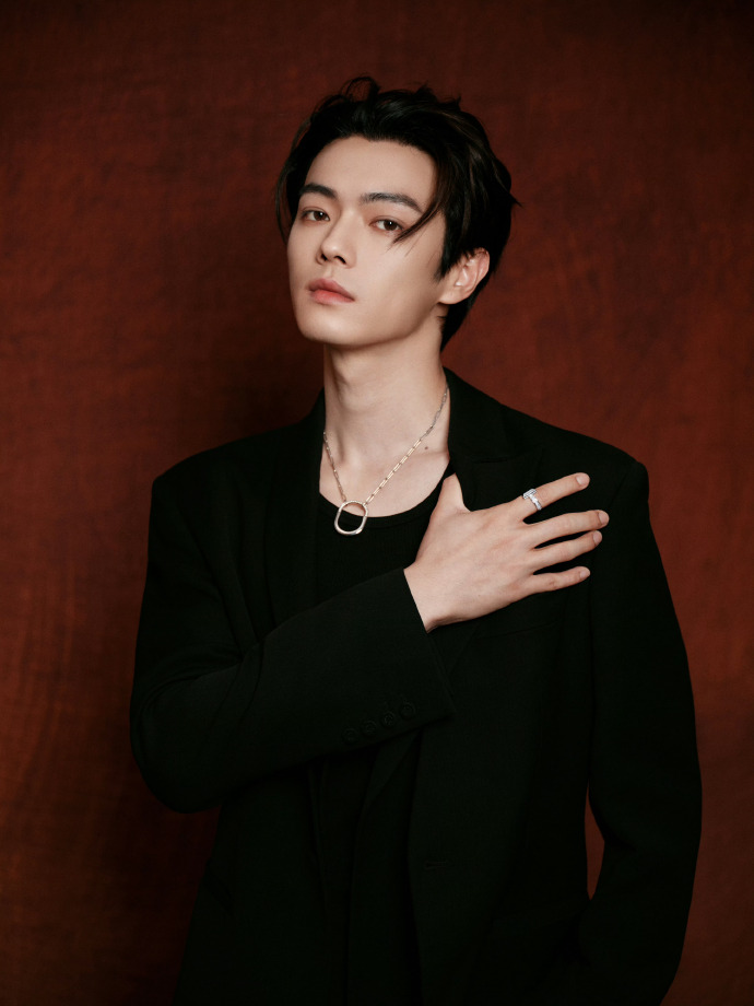 许凯为香港火灾捐款50w
一切平安