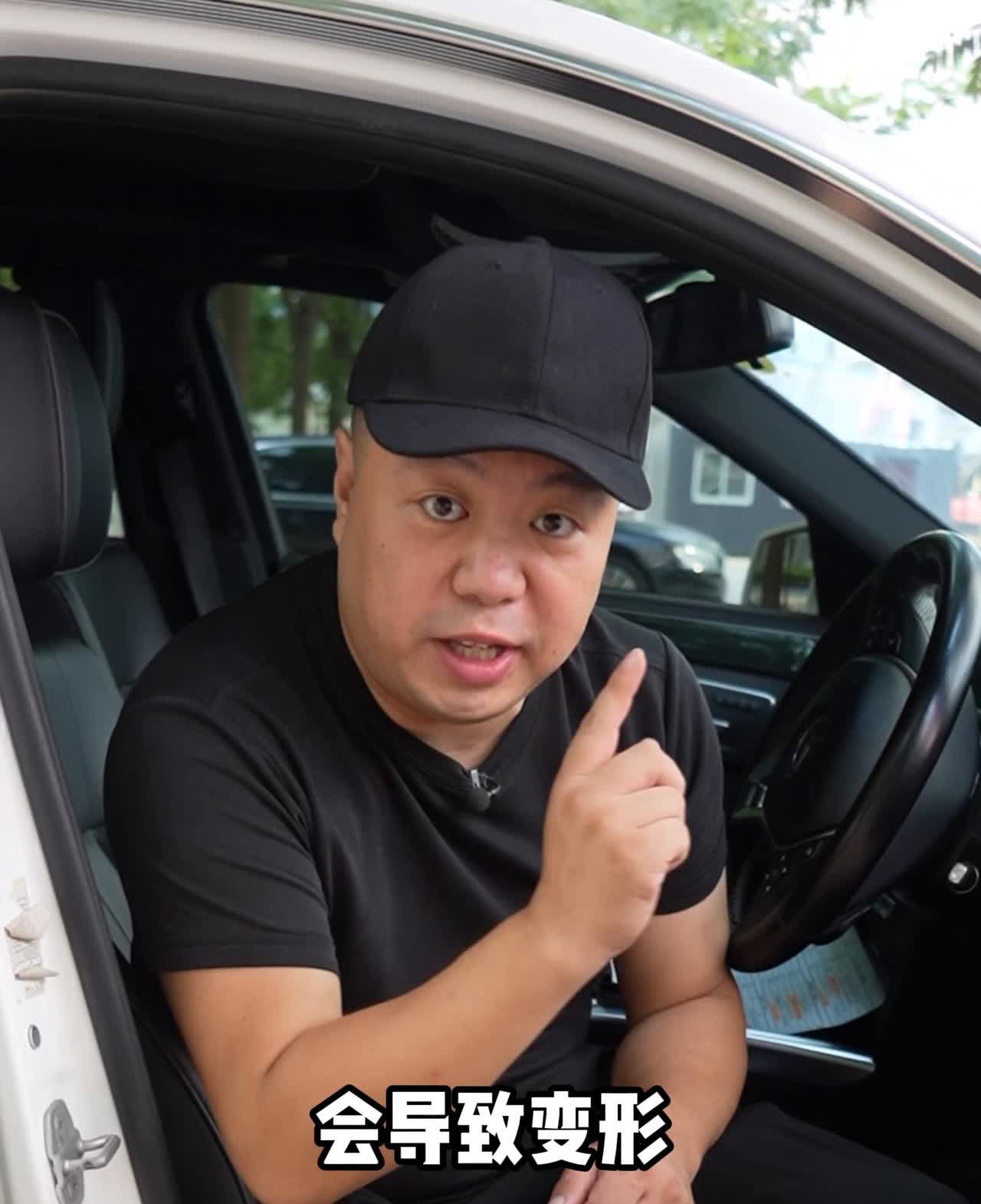 停车后为什么要把方向回正？
停车后方向盘一定要回正，不然会有大麻烦。转向拉杆会