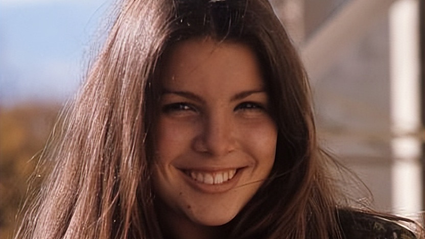 三段婚姻都以悲剧告终，格蕾丝的女儿卡罗琳被称呼为心碎公主