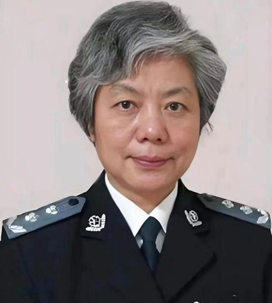2024年，中国人民公安大学李玫瑾建议，凡是扶了老人被要求天价赔偿的，在老人拿不