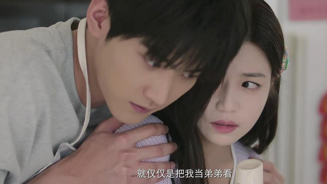 相差19岁，42岁陈妍希和23岁周柯宇演姐弟恋，二人同框画面太甜