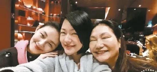 S妈是真的不听劝啊，
确实能理解大S离开，给你带来了多大的痛苦，但是你难道忘了小