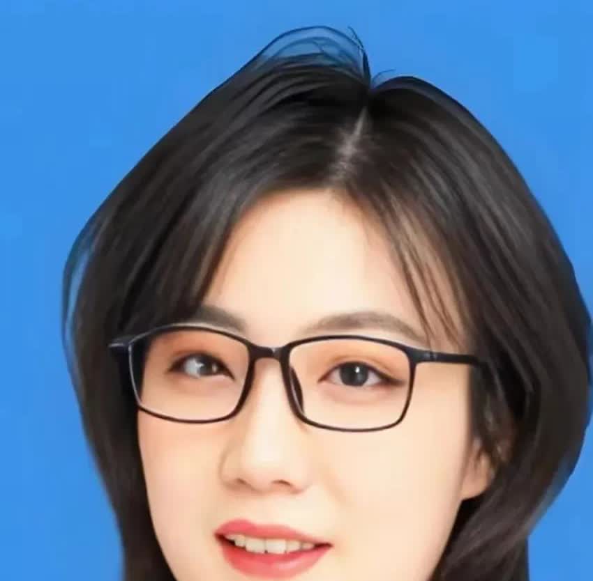 这很难选吗？肖医生究竟是怎么想的？

论相貌，一个贤妻良母型的大方，端庄；另