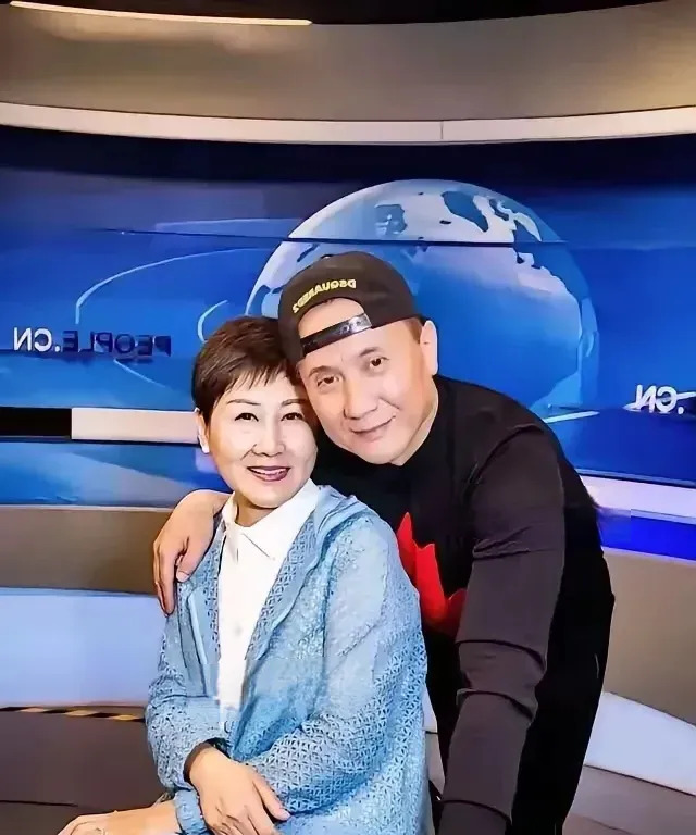 张凯丽和男演员亲密照引争议











什么？你敢相信吗？照片里的人竟