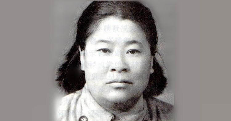1933年，许世友听说部队有一位武当出身的女侠，便想要切磋一番，他迈着自信的步伐