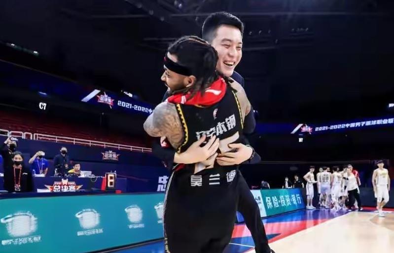 重磅！辽篮签约超级小外援！杜锋徐昕内讧迎反转，CBA休赛期3消息。
CBA的休赛