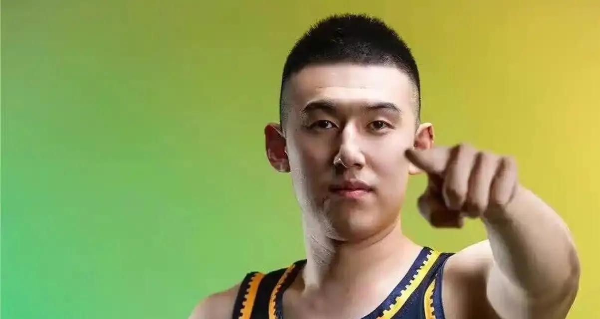 炸锅了！辽篮顶薪名单刚出，付豪也要交易离队？
据名记爆料：辽宁男篮资金紧张，已主