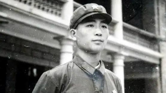 1978年组织要把我调到工兵营担任政委（属营级干部），来征询我的意见，我坚持回老