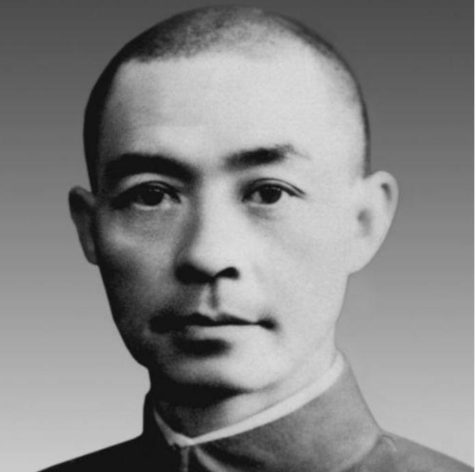 1940年，张自忠在枣宜会战中牺牲，其灵柩在运往重庆的途中，敌机曾三次盘旋于上空