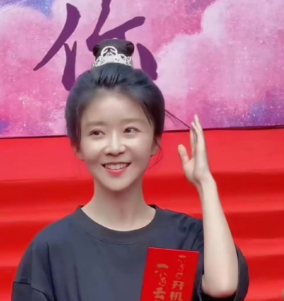 现在只有宋伊人能发了
其他人完全发不出来
牵扯这么多人
只有宋伊人能发出来
宋伊