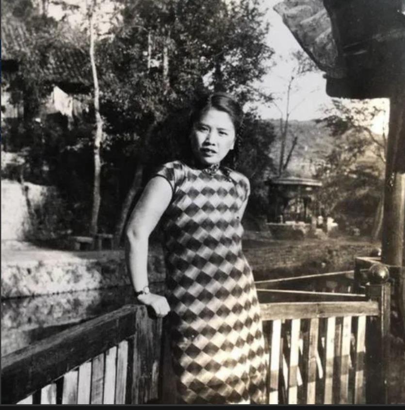 1938年，周恩来安排一女特工打入国民党内部，谁知她竟嫁给国军高官，身份暴露后，