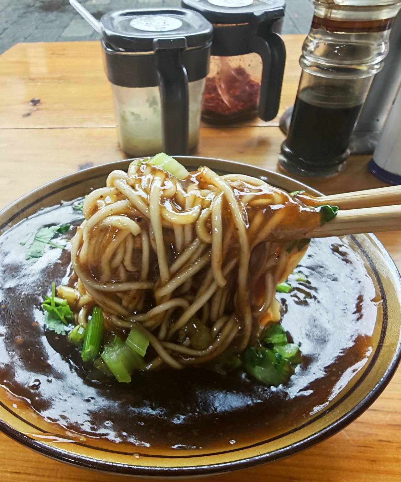 其实人生的容错率是很高的，很多事情没有你想象中的那么重要。
你经历了那么多事情，