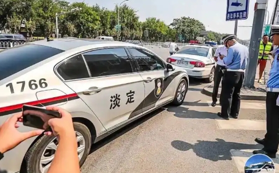 本来可以淡定一下，可惜被抓住了。