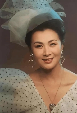  八十年代耐看女星，你知道她是谁吗？

 她不是最美，却最耐看有气质！
 与陈道