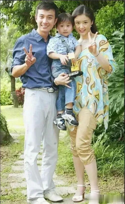 照片中的大美女我不说大家也能认识吧！ 她是一个真正的大美女，她的美丽不仅仅外表。