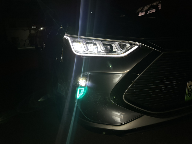 前几天去改了星隧智光灯挺帅的
20分钟就装好了 没给我开孔拉线什么的 远近光转向