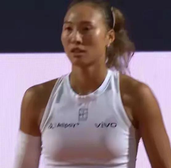 罗马大师赛女单半决赛最新战报
我国一姐郑钦文#郑钦文# 第一盘抢7不敌美国一姐高