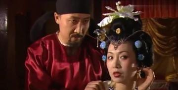 710年夜，韦皇后正在睡觉，25岁的李隆基突然闯入，韦皇后怒道：“大胆逆子！” 