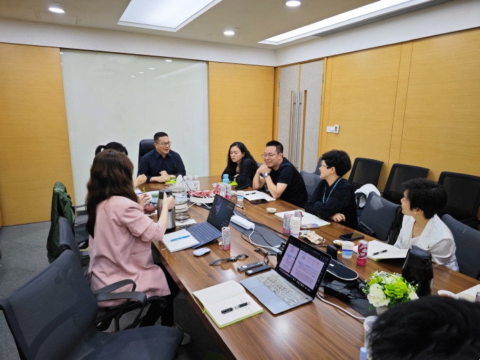 公司的领导在群里发了一个 200 元的红包，我一下子就抢到了 88 元，我怪不好