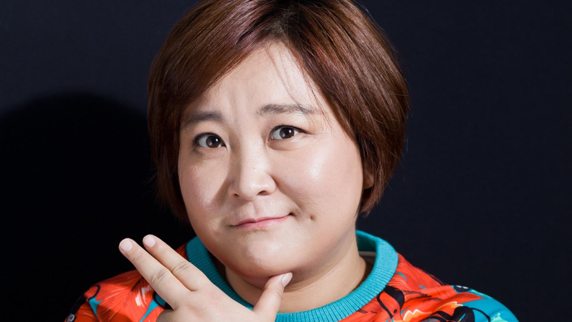 贾玲过43岁生日，从“喜剧王牌”到“优雅老钱风”，她真输了吗